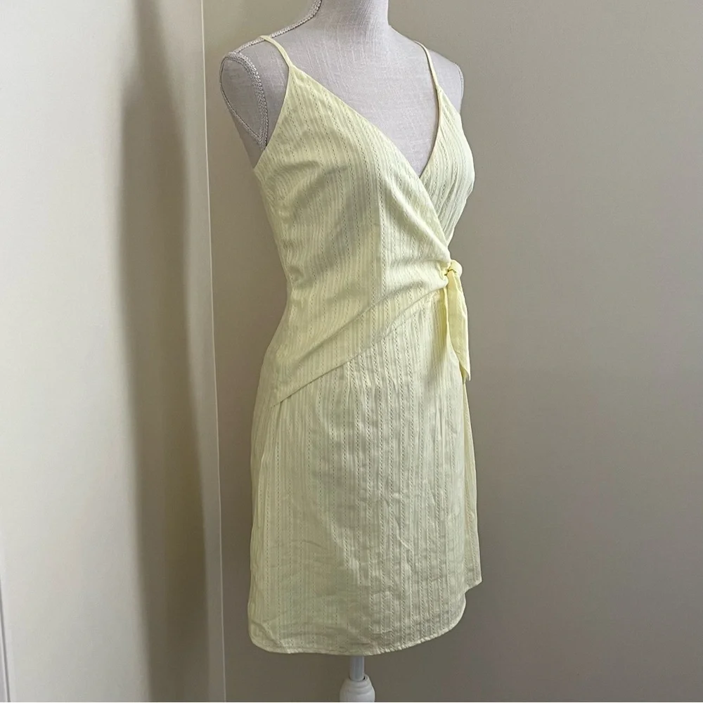 Gianni Bini Wrap Mini Dress. Size Small